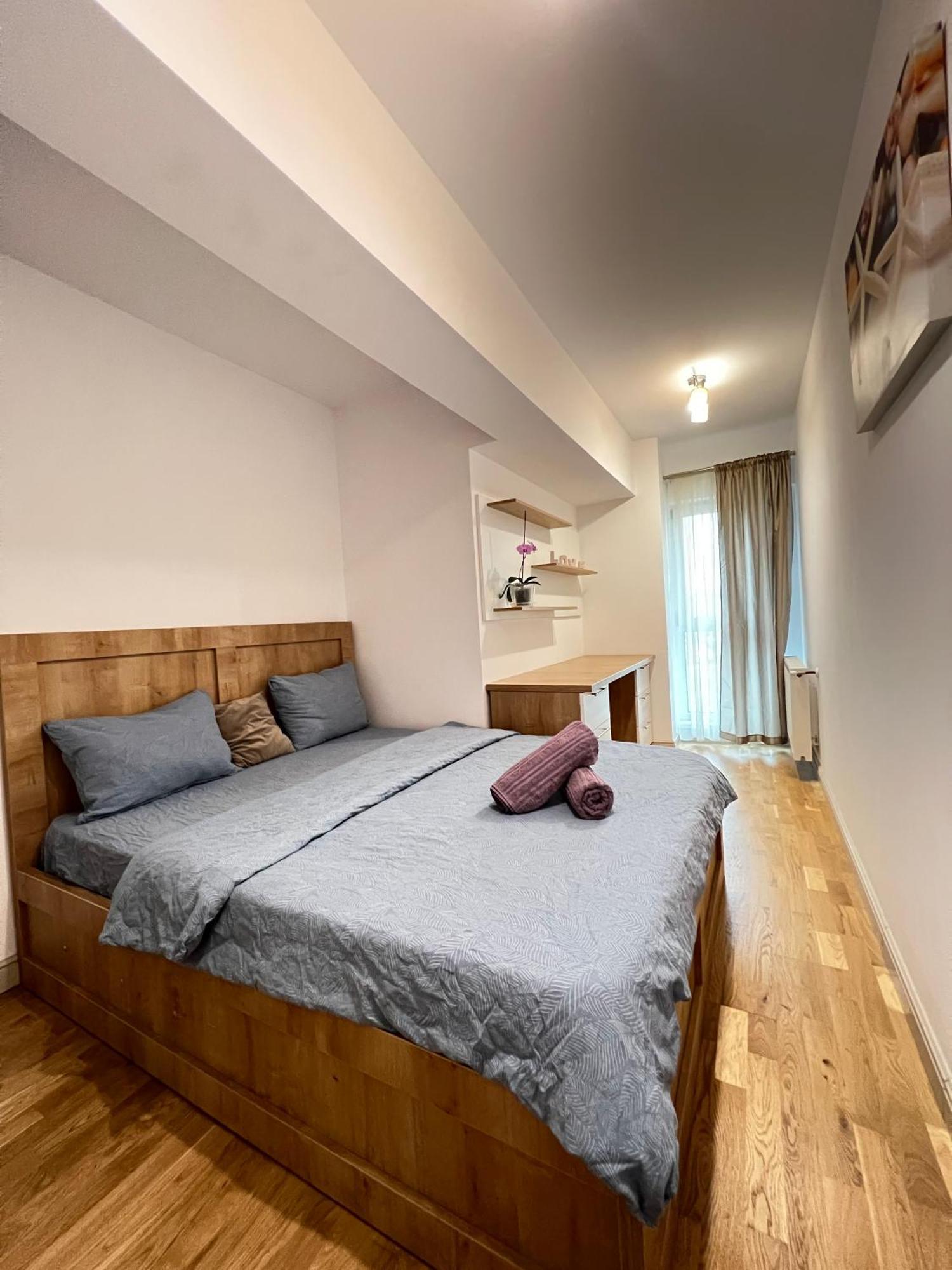 Airport Flyhub Chic Apartment Iasi Luaran gambar