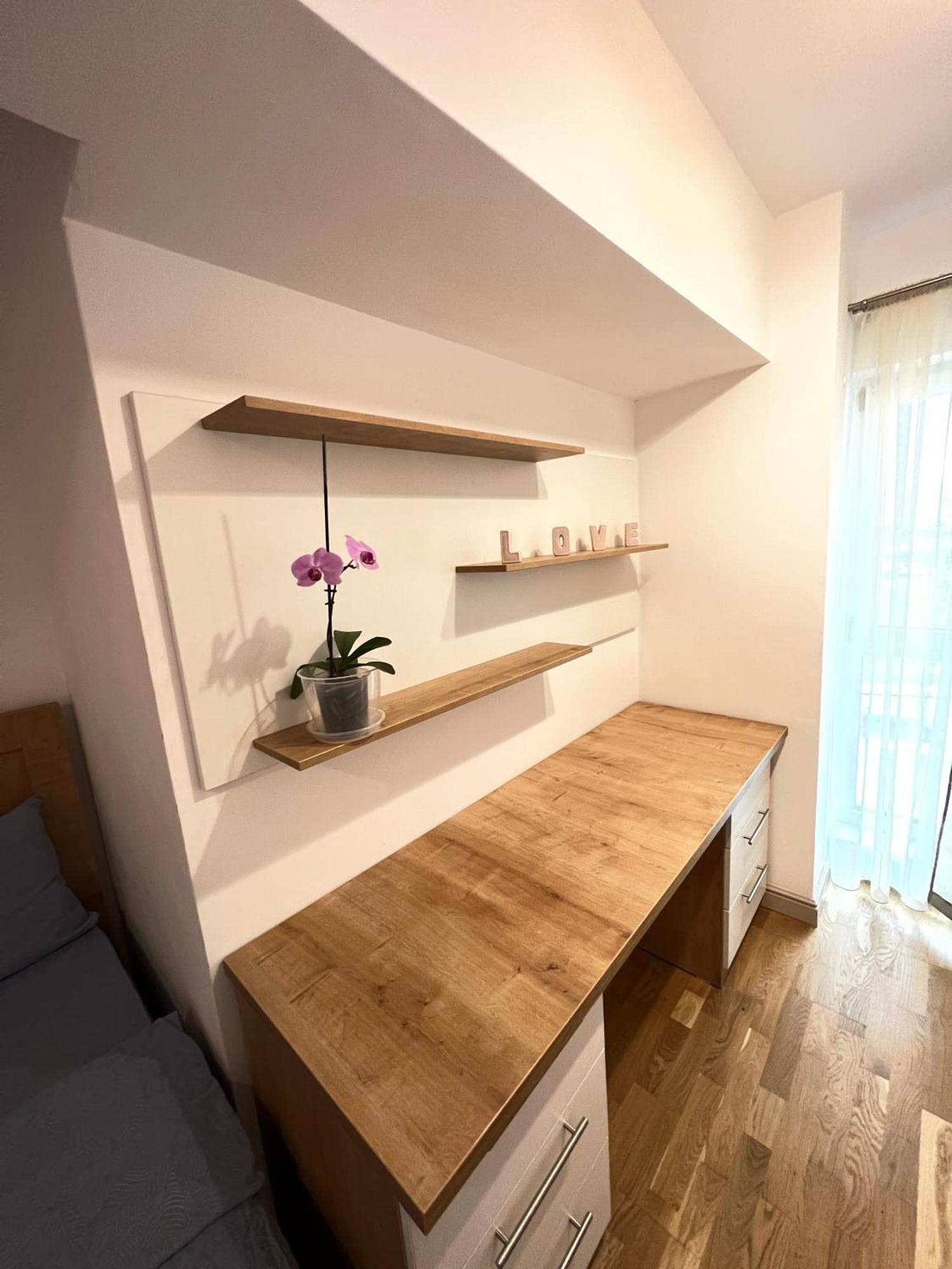 Airport Flyhub Chic Apartment Iasi Luaran gambar